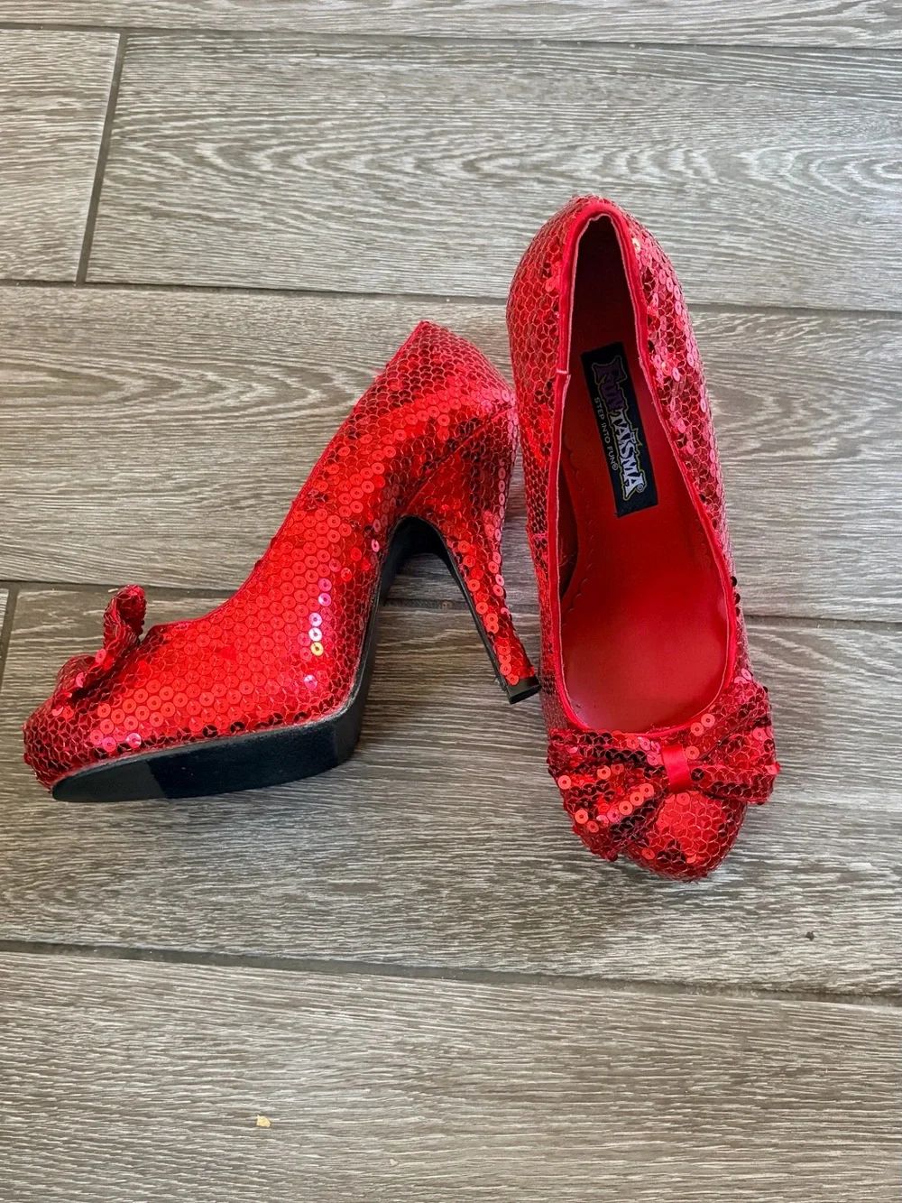 Sparkling Red Sequin Bow Pumps / Heels — Women's Size 9